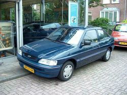 Blauw Gebruikt 1995 Ford Escort Hatchback | € 2.250