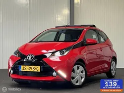 Rood Gebruikt 2016 Toyota Aygo X-wave Hatchback | € 8.445 (Eerlijke prijs)