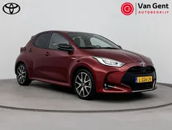 Rood Gebruikt 2021 Toyota Yaris Hybrid Executive Hatchback | € 23.999 (Eerlijke prijs)
