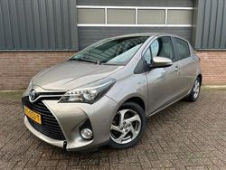 Bruin Gebruikt 2015 Toyota Yaris Hatchback | € 11.950 (Eerlijke prijs)