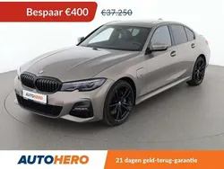 Grijs, metallic lak Gebruikt 2022 BMW 330 M Sport Sedan | € 36.249 (Super prijs)