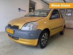 Geel, metallic lak Gebruikt 2000 Toyota Yaris Terra Hatchback | € 995 (Eerlijke prijs)