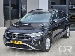 Zwart Gebruikt 2022 VW T-Roc Life SUV | € 27.449 (Super prijs)