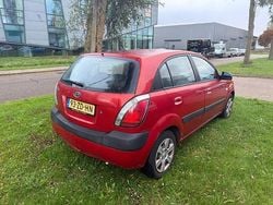 Rood Gebruikt 2008 Kia Rio Hatchback | € 1.450 (Goede deal)