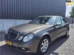 Grijs, metallic lak Gebruikt 2007 Mercedes E200 Business Sedan | € 3.850