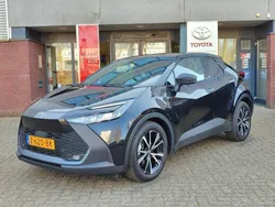 Zwart, metallic lak Gebruikt 2024 Toyota C-HR SUV | € 33.400 (Super prijs)