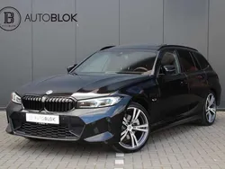 Zwart, metallic lak Gebruikt 2022 BMW 330e M Sport Stationwagen | € 39.900 (Eerlijke prijs)