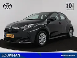 Zwart metallic Gebruikt 2021 Toyota Yaris Active Hatchback | € 19.945 (Eerlijke prijs)