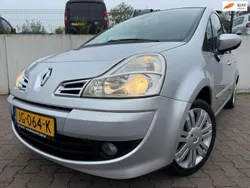 Grijs, metallic lak Gebruikt 2008 Renault Grand Modus Expression MPV | € 3.444 (Iets duurder)
