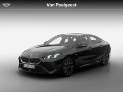 Saphirschwarz metallic (zwart metallic) Nieuw 2025 BMW 220 M Sport Coupé | € 55.520 (Super prijs)