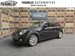 Zwart, metallic lak Gebruikt 2023 Mini Cooper Clubman Business Stationwagen | € 30.800 (Eerlijke prijs)