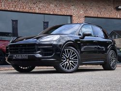 Zwart Nieuw 2024 Porsche Cayenne Turbo E-Hybrid SUV | € 141.570