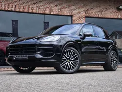 Zwart Nieuw 2024 Porsche Cayenne Turbo E-Hybrid SUV | € 141.570