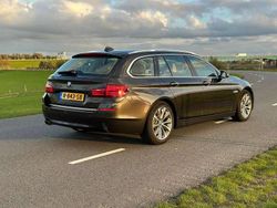 Bruin Gebruikt 2013 BMW 520 Executive Stationwagen | € 12.950 (Goede deal)