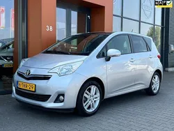 Grijs Gebruikt 2013 Toyota Verso-S MPV | € 12.490 (Eerlijke prijs)