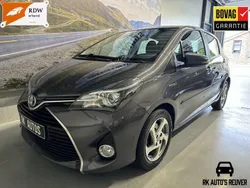 Grijs Gebruikt 2017 Toyota Yaris Hybrid Hatchback | € 12.950 (Eerlijke prijs)