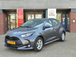 Grijs Gebruikt 2024 Toyota Yaris Hybrid Active Hatchback | € 23.499 (Eerlijke prijs)