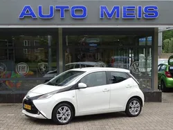 Wit Gebruikt 2016 Toyota Aygo X-play Hatchback | € 6.900 (Eerlijke prijs)
