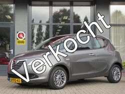 Grijs Gebruikt 2014 Lancia Ypsilon Silver Hatchback | € 5.900 (Eerlijke prijs)