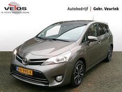 Grijs (metallic) Gebruikt 2018 Toyota Verso Skyview Edition MPV | € 18.500 (Eerlijke prijs)