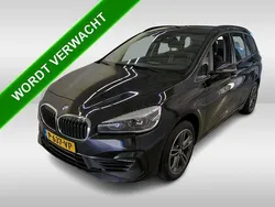 Zwart Gebruikt 2022 BMW 216 Sport Line Stationwagen | € 21.990 (Eerlijke prijs)