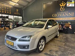 Grijs Gebruikt 2007 Ford Focus Futura Hatchback | € 2.750 (Eerlijke prijs)