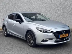 Grijs Gebruikt 2017 Mazda 3 Hatchback | € 14.950 (Eerlijke prijs)