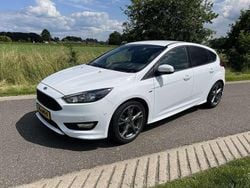 Wit Gebruikt 2018 Ford Focus ST-Line Hatchback | € 12.950 (Eerlijke prijs)