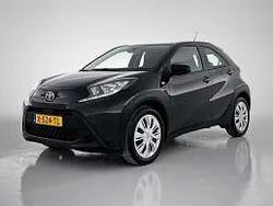Zwart metallic Gebruikt 2024 Toyota Aygo Play Hatchback | € 19.445 (Goede deal)