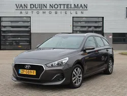 Bruin, metallic lak Gebruikt 2019 Hyundai i30 Comfort Stationwagen | € 17.950 (Eerlijke prijs)