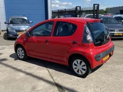 Rood, metallic lak Gebruikt 2009 Citroën C1 Hatchback | € 2.195 (Eerlijke prijs)