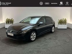 Deep black Gebruikt 2023 VW Golf VIII Life Hatchback | € 21.800 (Goede deal)