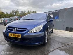 Blauw Gebruikt 2005 Peugeot 307 Premium Hatchback | € 925