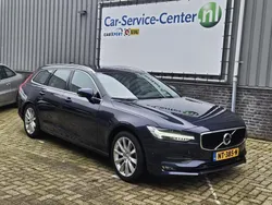 Blauw, metallic lak Gebruikt 2017 Volvo V90 Momentum Stationwagen | € 19.250 (Eerlijke prijs)