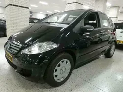Zwart, metallic lak Gebruikt 2006 Mercedes A160 Hatchback | € 6.750 (Duur)