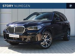M carbonschwarz (donker zwart metallic) Gebruikt 2022 BMW X5 Comfort Edition SUV | € 69.950 (Eerlijke prijs)