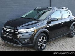 Zwart Nieuw 2025 Dacia Sandero Expression Hatchback | € 24.100 (Iets duurder)