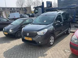Komeetgrijs kna Gebruikt 2015 Dacia Dokker Lauréate Van | € 6.450