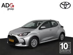 Grijs Gebruikt 2021 Toyota Yaris Hybrid Active Hatchback | € 19.950 (Eerlijke prijs)
