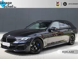 Zwart Gebruikt 2023 BMW 530 M Sport Stationwagen | € 59.950