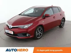 Rood Gebruikt 2017 Toyota Auris Hybrid Edition-S Hatchback | € 17.449 (Eerlijke prijs)