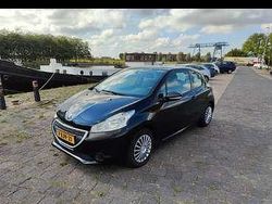 Zwart Gebruikt 2014 Peugeot 208 Access Hatchback | € 4.500 (Iets duurder)