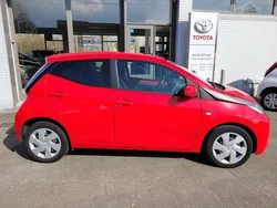 Rood Gebruikt 2016 Toyota Aygo Limited Hatchback | € 8.450 (Eerlijke prijs)