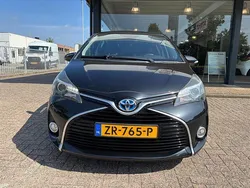 Zwart Gebruikt 2015 Toyota Yaris Hatchback | € 12.495 (Eerlijke prijs)