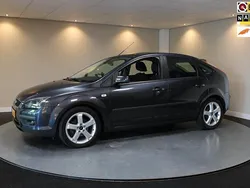 Grijs Gebruikt 2006 Ford Focus Futura Hatchback | € 2.440 (Eerlijke prijs)