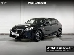 Saphischwarz (donker zwart) Gebruikt 2024 BMW 120 M Sport Hatchback | € 37.900