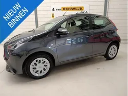 Grijs Gebruikt 2021 Toyota Aygo X-play Hatchback | € 12.750 (Eerlijke prijs)