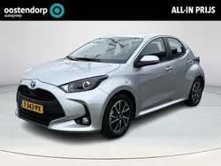 Grijs Gebruikt 2023 Toyota Yaris Hybrid Business Edition Hatchback | € 21.950 (Eerlijke prijs)