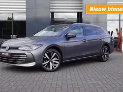Grijs, metallic lak Gebruikt 2024 VW Passat Business Stationwagen | € 45.950