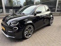 Zwart Gebruikt 2024 Abarth 500e Scorpionissima Hatchback | € 29.999 (Super prijs)